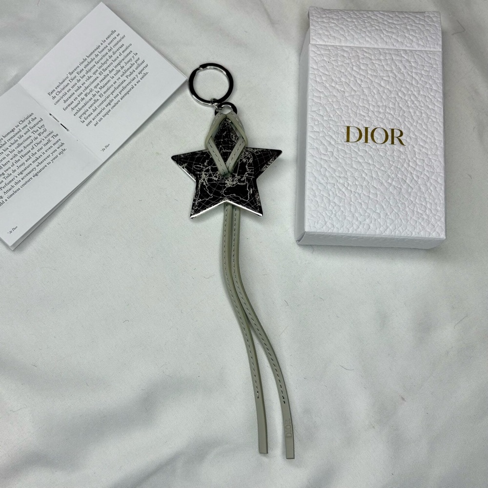 ❌SOLD❌ Christian Dior STAR Key Ring Around The World line Silver, Grey Strap - Picture 9 of 10